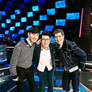 日本农村女人户外色情片
